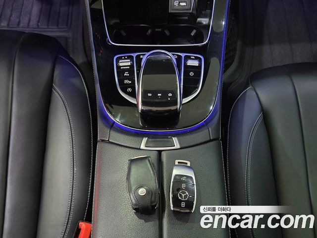 Mercedes-Benz E-Class 2020 — photo 13