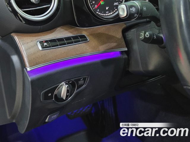 Mercedes-Benz E-Class 2020 — photo 14