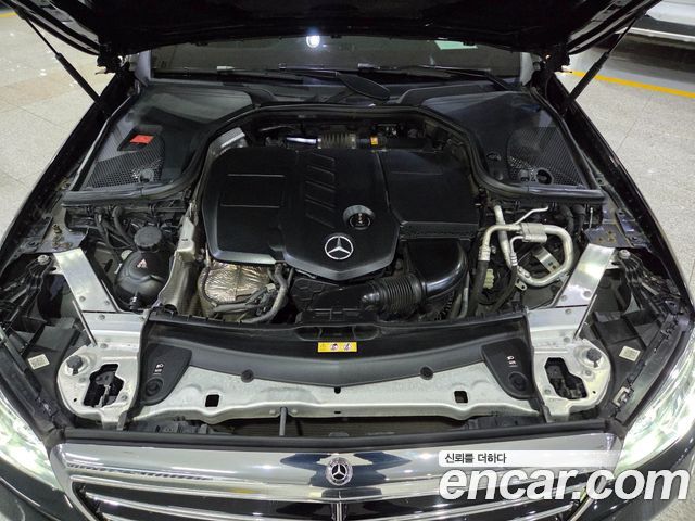 Mercedes-Benz E-Class 2020 — photo 18