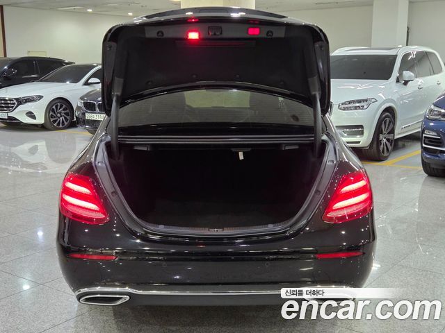 Mercedes-Benz E-Class 2020 — photo 19