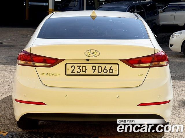 Hyundai AVANTE 2018 — photo 3