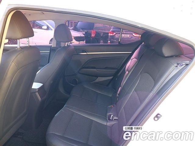 Hyundai AVANTE 2018 — photo 9