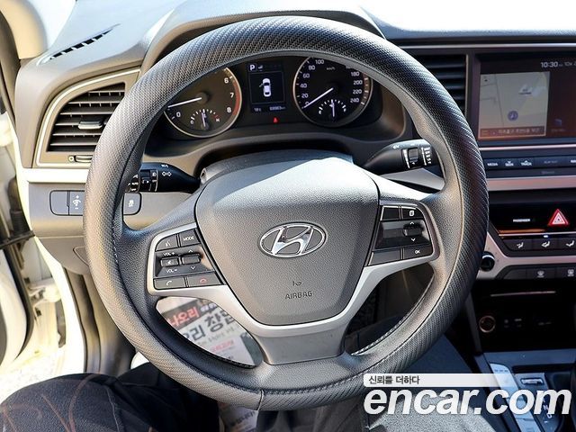 Hyundai AVANTE 2018 — photo 12