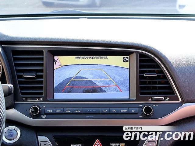 Hyundai AVANTE 2018 — photo 13