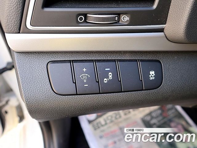 Hyundai AVANTE 2018 — photo 14