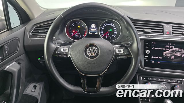 Volkswagen Tiguan 2018 — photo 13