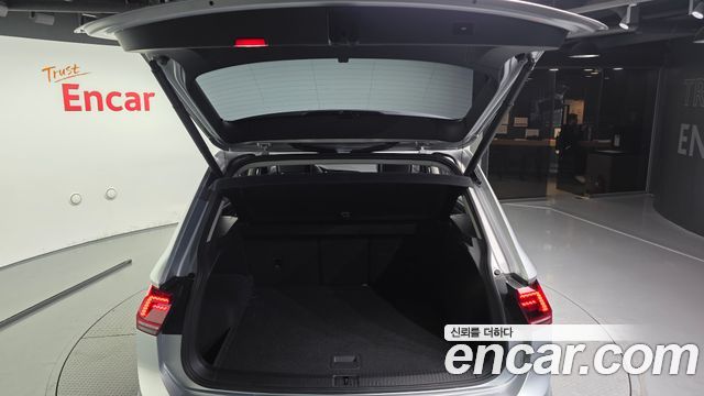 Volkswagen Tiguan 2018 — photo 20