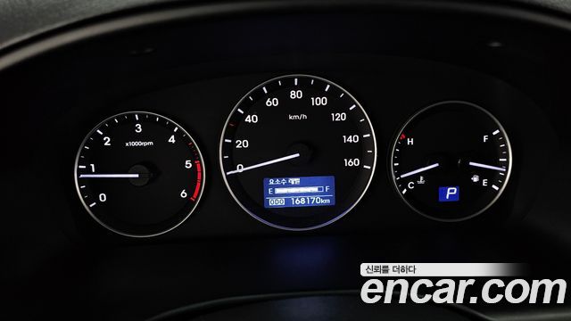 Hyundai Starex 2019 — photo 8