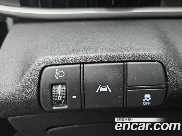 Hyundai AVANTE 2023 — photo 14