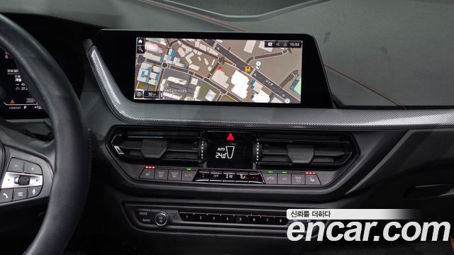 BMW 1-Series 2020 — photo 25