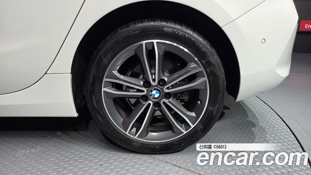 BMW 1-Series 2020 — photo 7