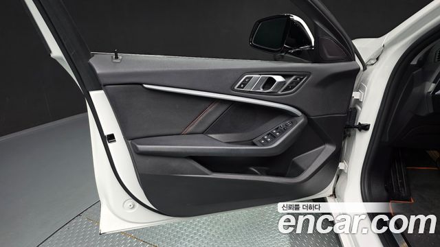 BMW 1-Series 2020 — photo 14
