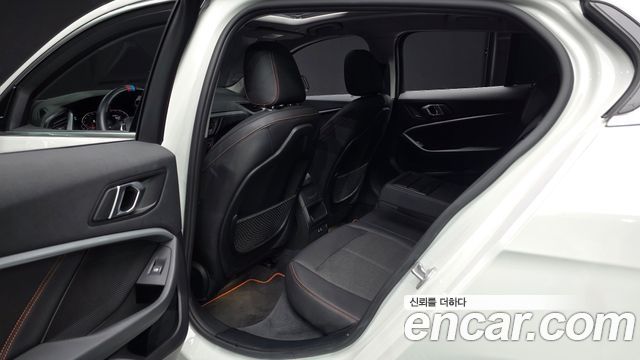 BMW 1-Series 2020 — photo 16