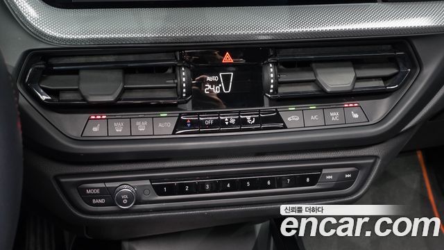 BMW 1-Series 2020 — photo 27