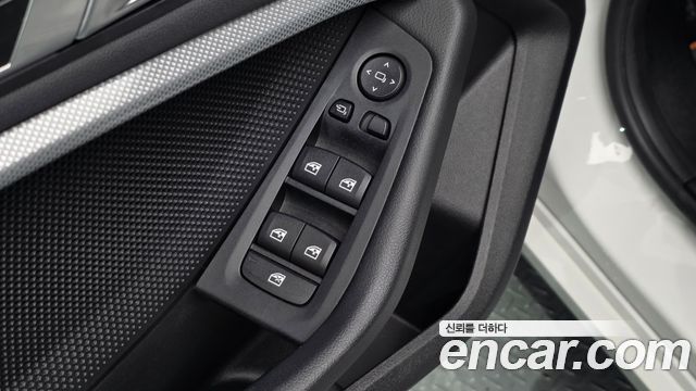 BMW 1-Series 2020 — photo 30
