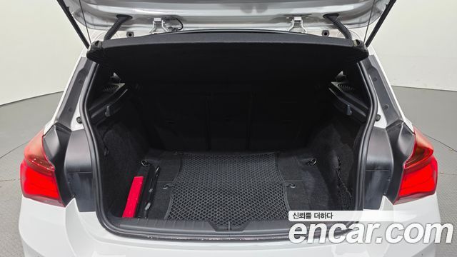 BMW 1-Series 2018 — photo 28