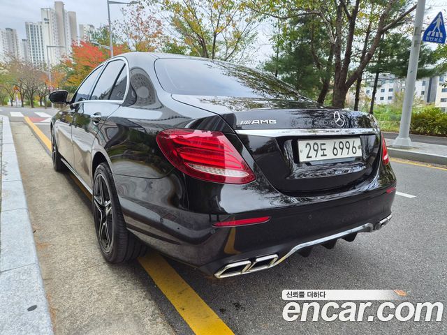 Mercedes-Benz E-Class 2017 — photo 2