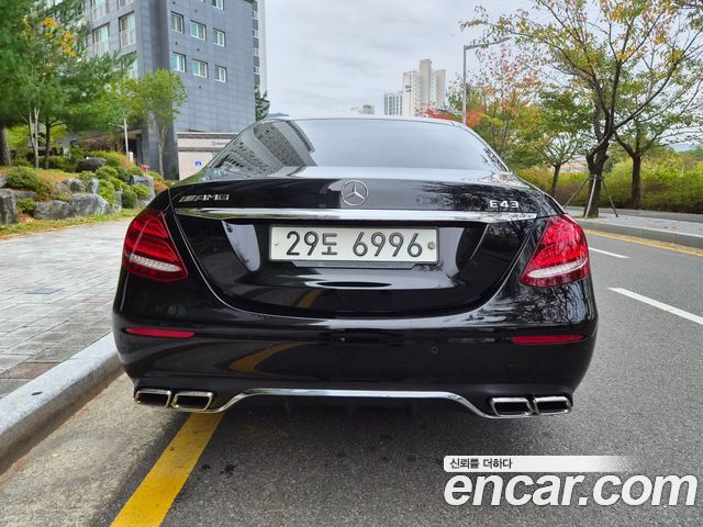 Mercedes-Benz E-Class 2017 — photo 4