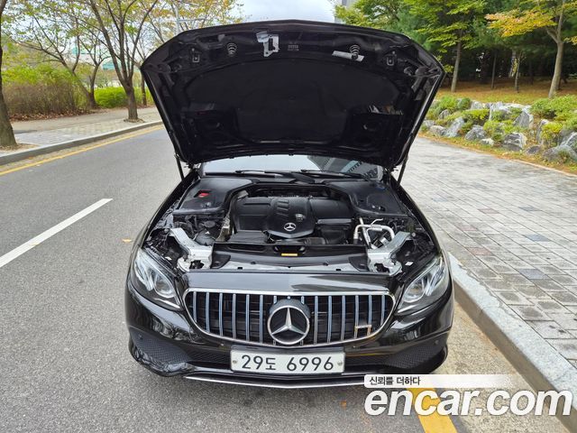 Mercedes-Benz E-Class 2017 — photo 6
