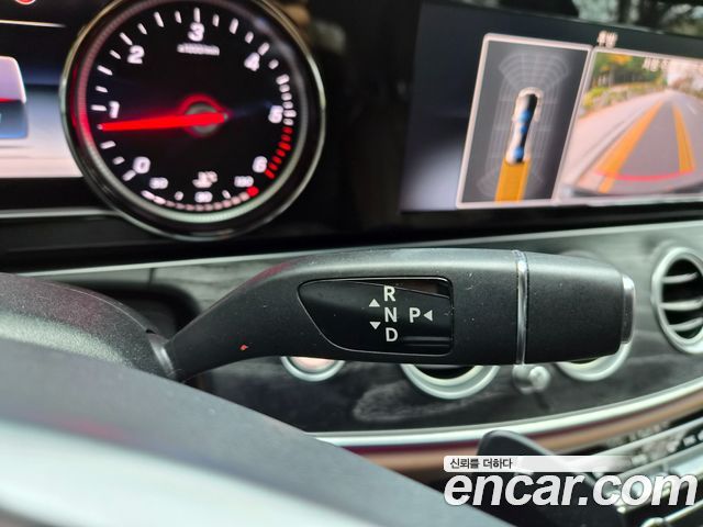 Mercedes-Benz E-Class 2017 — photo 9