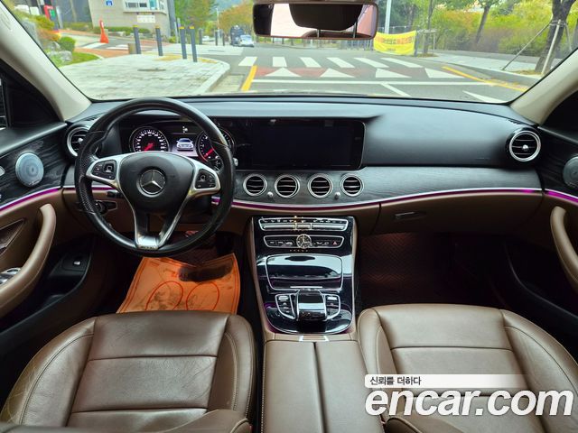Mercedes-Benz E-Class 2017 — photo 13