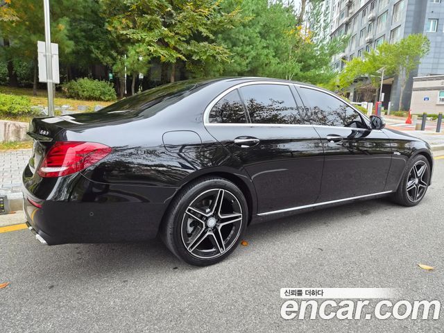 Mercedes-Benz E-Class 2017 — photo 18