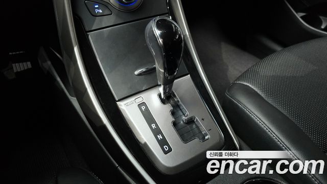 Hyundai AVANTE 2014 — photo 9