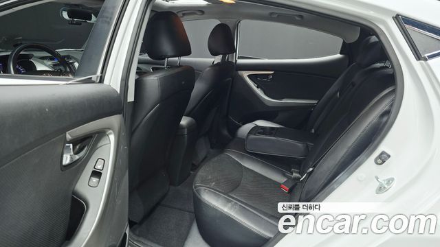 Hyundai AVANTE 2014 — photo 11
