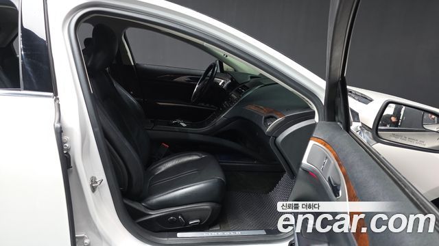 Lincoln MKZ 2016 — photo 11