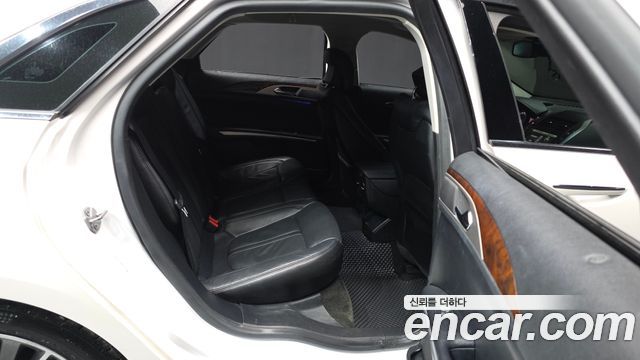 Lincoln MKZ 2016 — photo 12