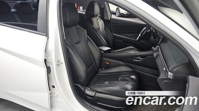 Hyundai AVANTE 2021 — photo 16