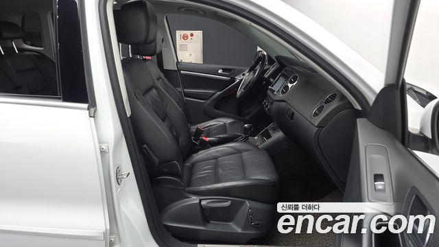 Volkswagen Tiguan 2016 — photo 11
