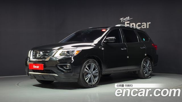 Nissan Pathfinder 2017 — photo 1