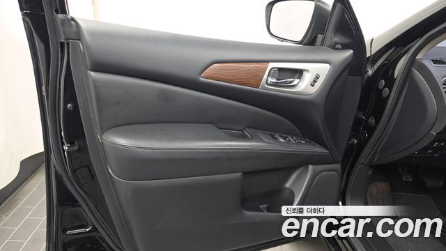 Nissan Pathfinder 2017 — photo 14