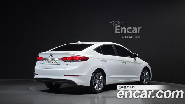 Hyundai AVANTE 2018 — photo 2
