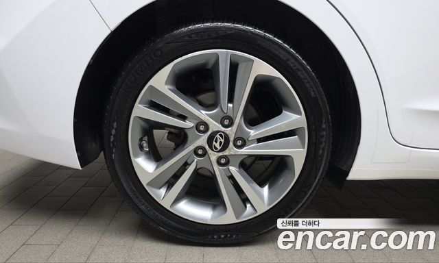Hyundai AVANTE 2018 — photo 5