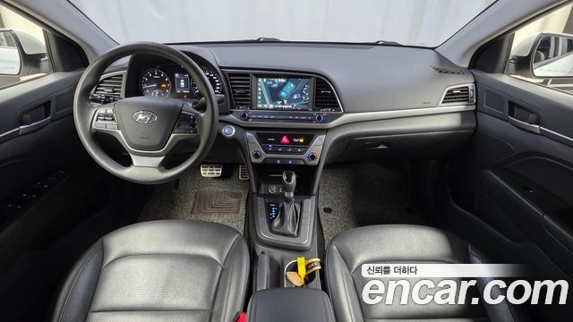 Hyundai AVANTE 2018 — photo 10
