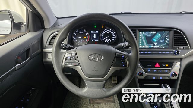 Hyundai AVANTE 2018 — photo 21