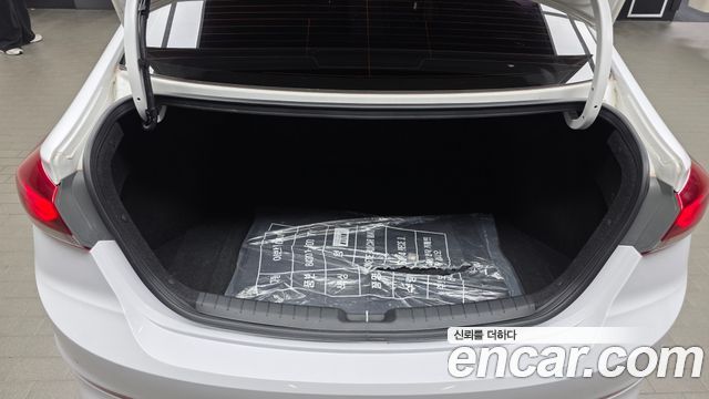 Hyundai AVANTE 2018 — photo 23