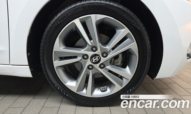 Hyundai AVANTE 2018 — photo 7