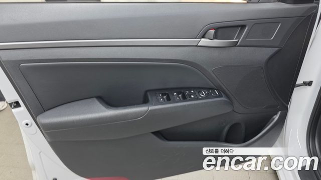 Hyundai AVANTE 2018 — photo 14