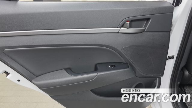 Hyundai AVANTE 2018 — photo 15