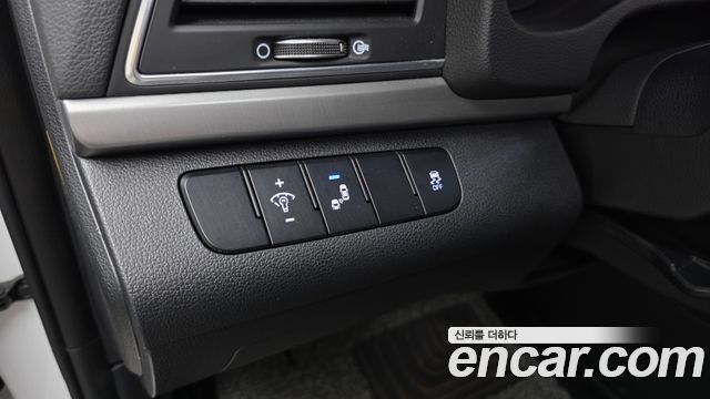 Hyundai AVANTE 2018 — photo 27