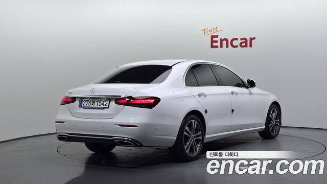 Mercedes-Benz E-Class 2023 — photo 2