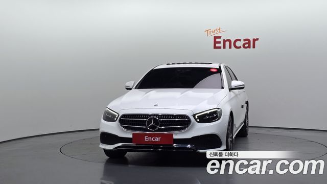 Mercedes-Benz E-Class 2023 — photo 3