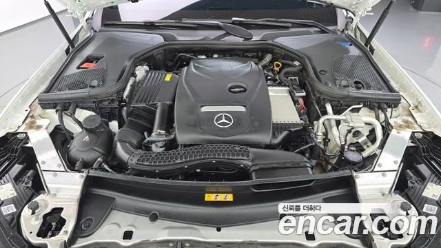 Mercedes-Benz E-Class 2023 — photo 6