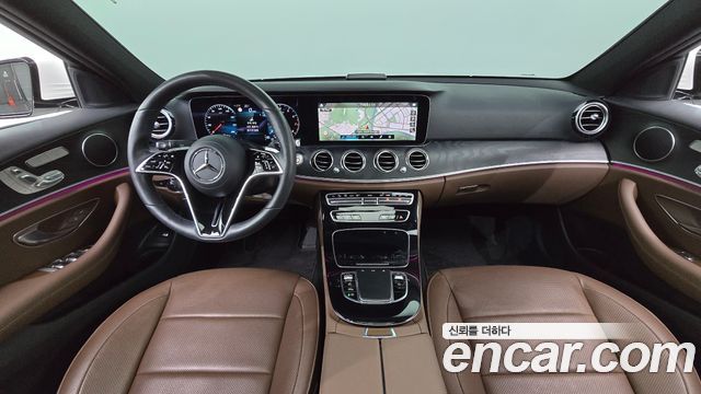 Mercedes-Benz E-Class 2023 — photo 10