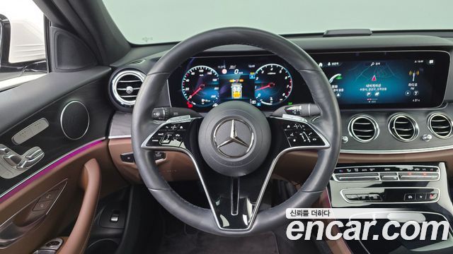 Mercedes-Benz E-Class 2023 — photo 19