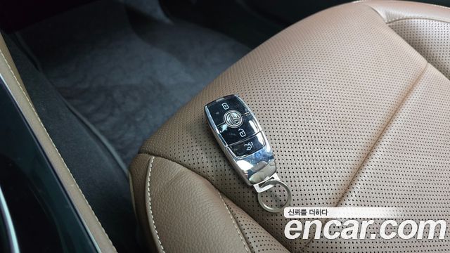 Mercedes-Benz E-Class 2023 — photo 22