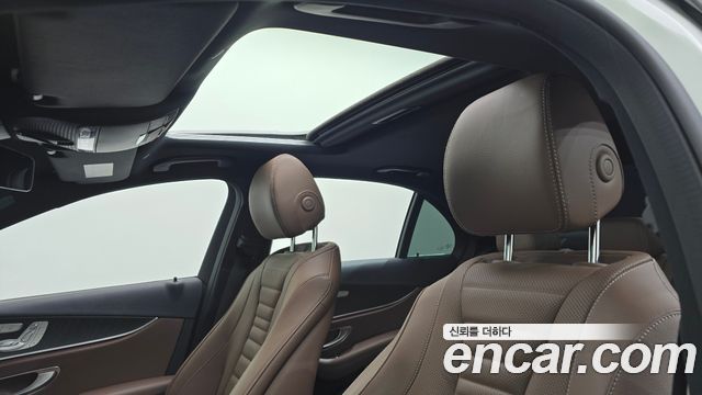 Mercedes-Benz E-Class 2023 — photo 23